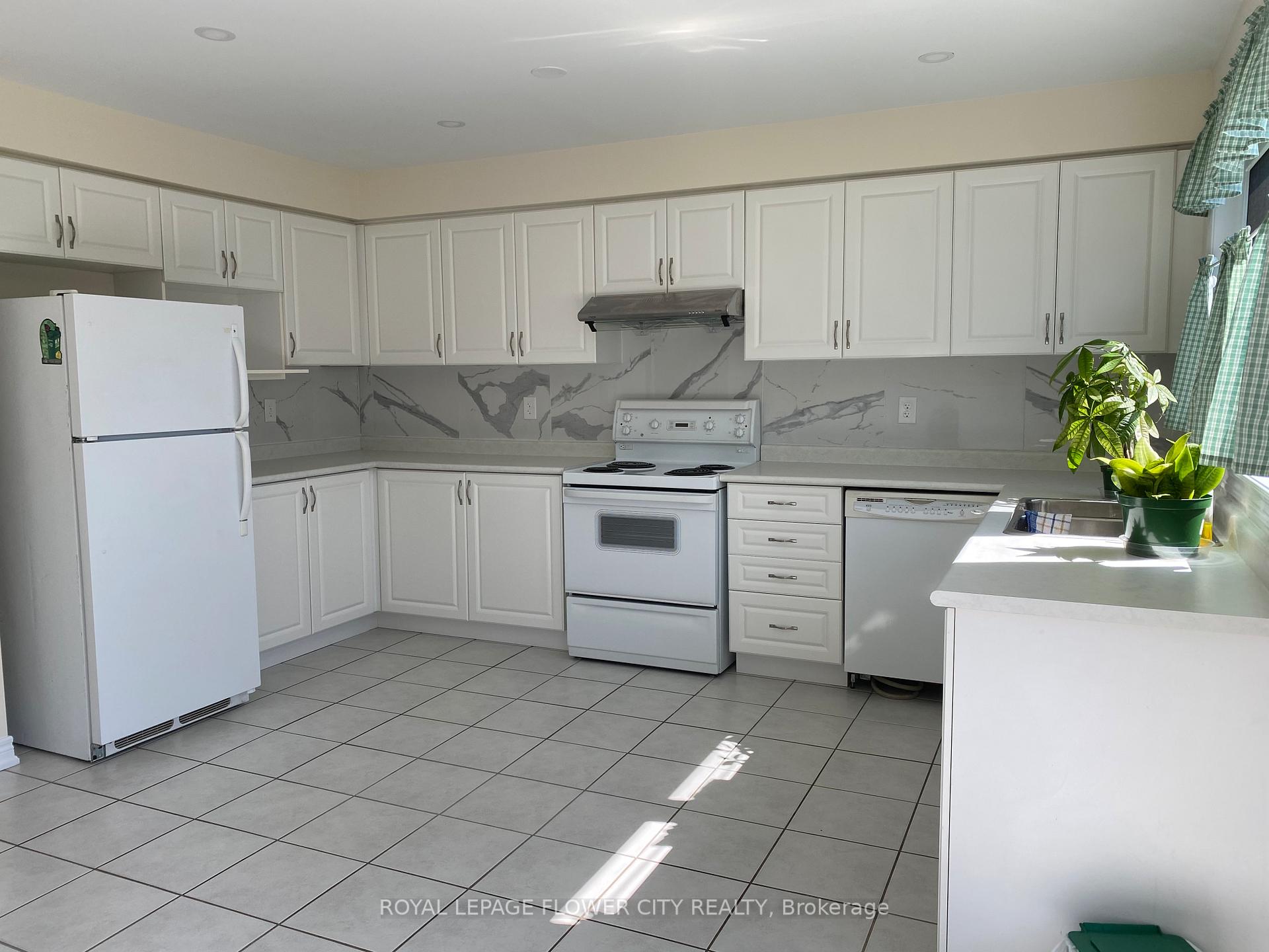 Photo 7 of 108 Swenson Street, New Tecumseth, Alliston — HOMEH