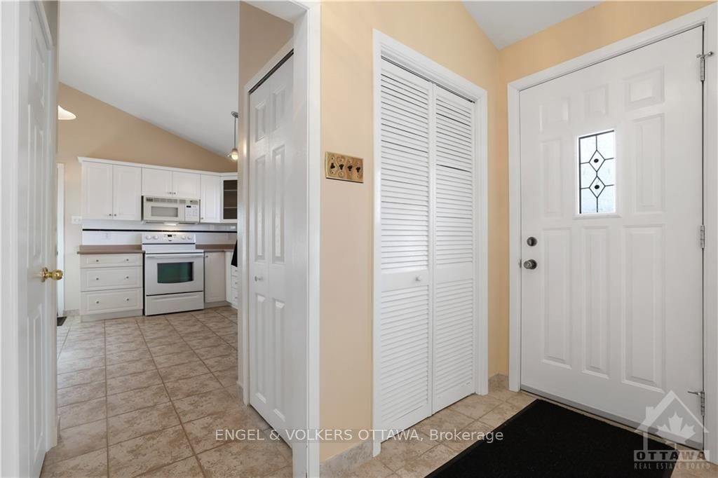 Photo 5 of 1349 Bloomsbury Crescent, Ottawa, Parkway Park — HOMEH