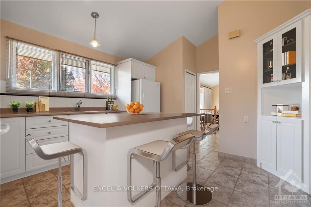 Photo 10 of 1349 Bloomsbury Crescent, Ottawa, Parkway Park — HOMEH