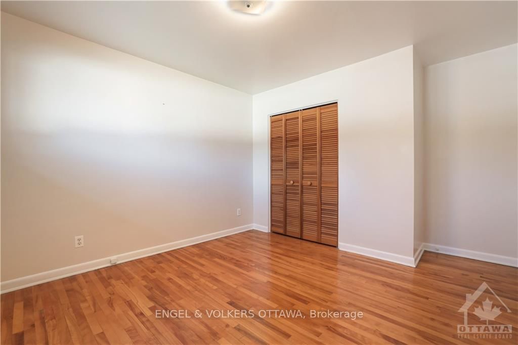 Photo 15 of 1349 Bloomsbury Crescent, Ottawa, Parkway Park — HOMEH