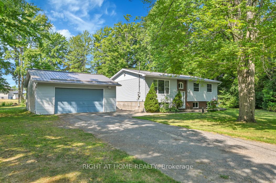 Photo 2 of 1696 Christina Crescent, North Dundas, North Dundas (Mountain) Twp — HOMEH