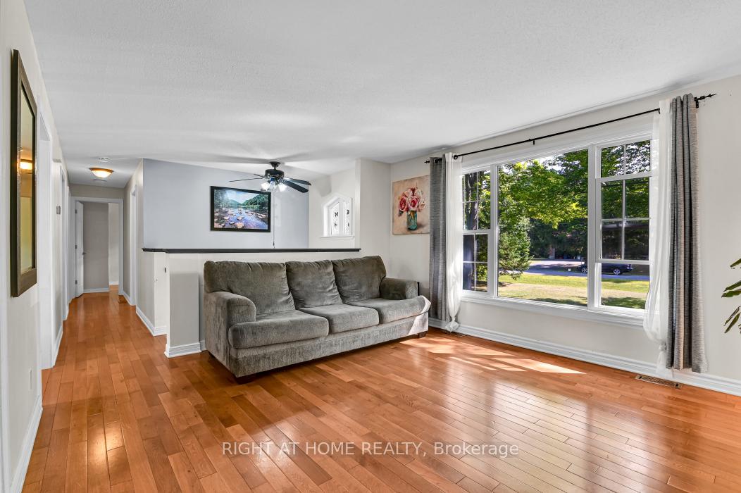Photo 5 of 1696 Christina Crescent, North Dundas, North Dundas (Mountain) Twp — HOMEH