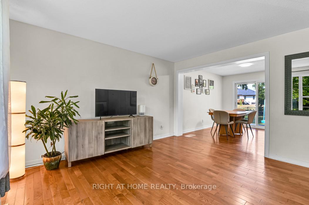 Photo 6 of 1696 Christina Crescent, North Dundas, North Dundas (Mountain) Twp — HOMEH