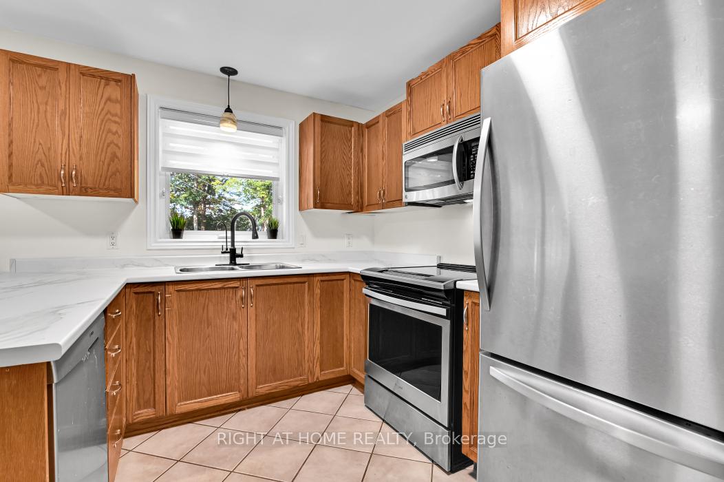 Photo 8 of 1696 Christina Crescent, North Dundas, North Dundas (Mountain) Twp — HOMEH