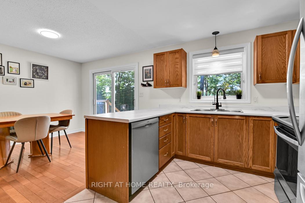Photo 9 of 1696 Christina Crescent, North Dundas, North Dundas (Mountain) Twp — HOMEH