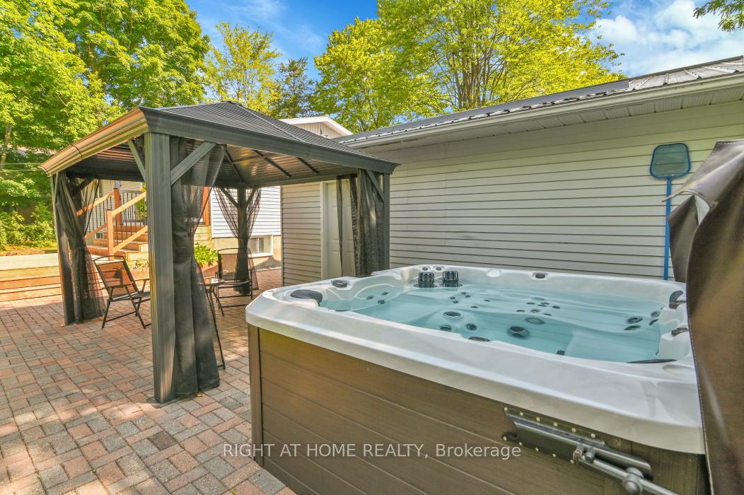 Photo 21 of 1696 Christina Crescent, North Dundas, North Dundas (Mountain) Twp — HOMEH