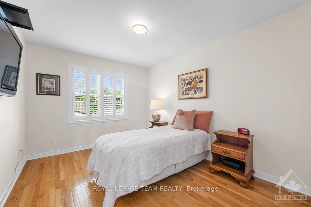 Photo 10 of 33 Durham, Ottawa, Lindenlea — HOMEH
