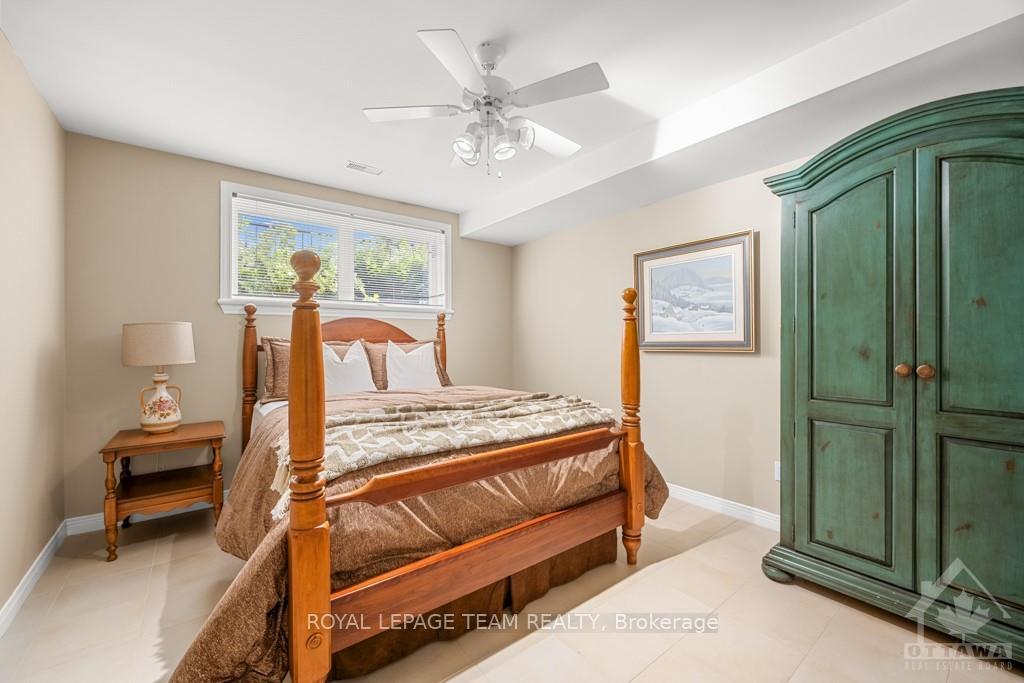 Photo 13 of 33 Durham, Ottawa, Lindenlea — HOMEH