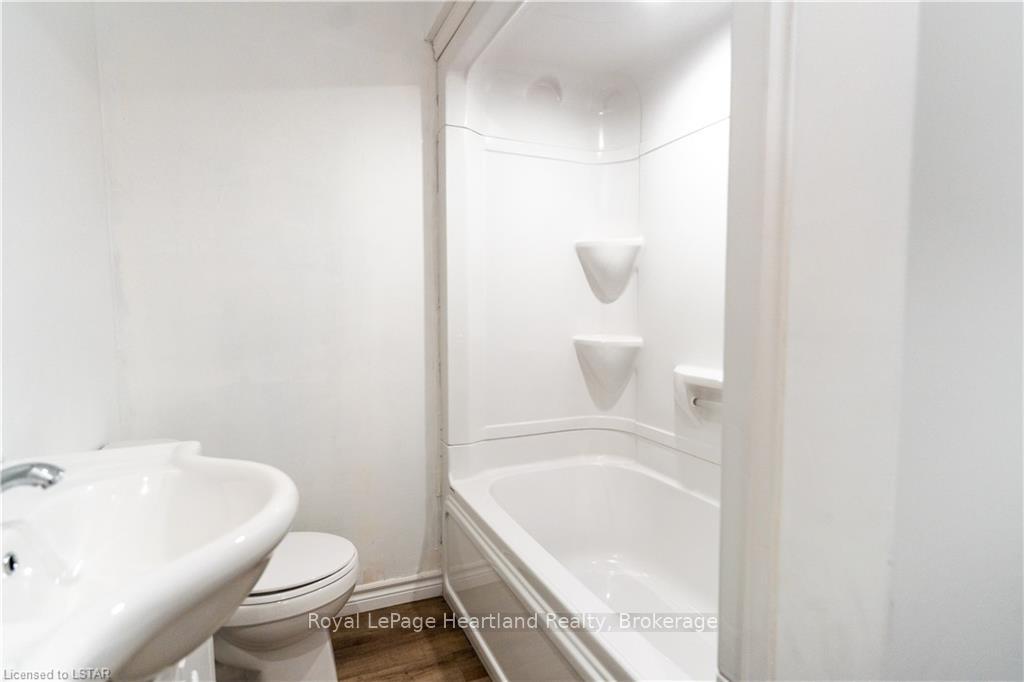 Photo 15 of 264 Edward Street, North Huron, Wingham — HOMEH
