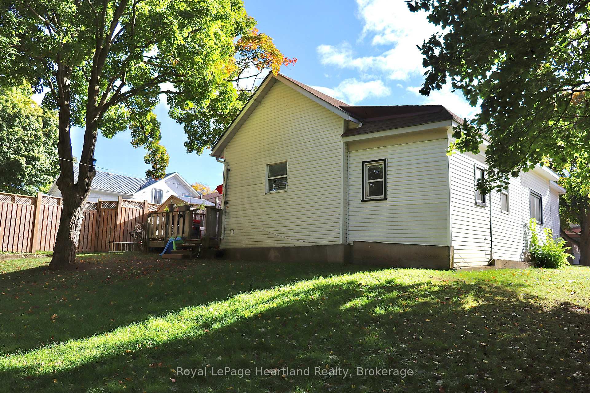 Photo 31 of 264 Edward Street, North Huron, Wingham — HOMEH