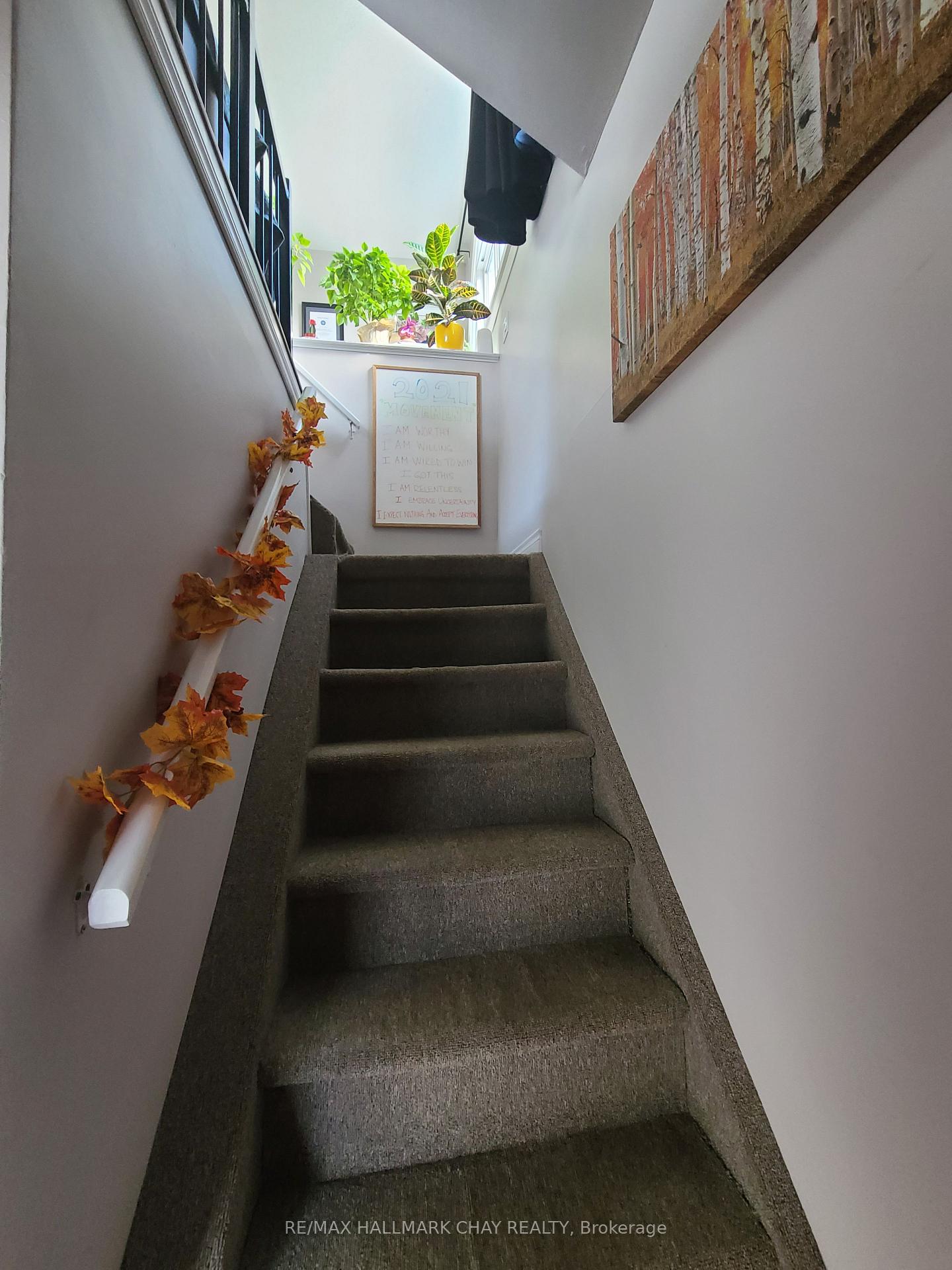 Photo 3 of 27 Paris Street, New Tecumseth, Alliston — HOMEH