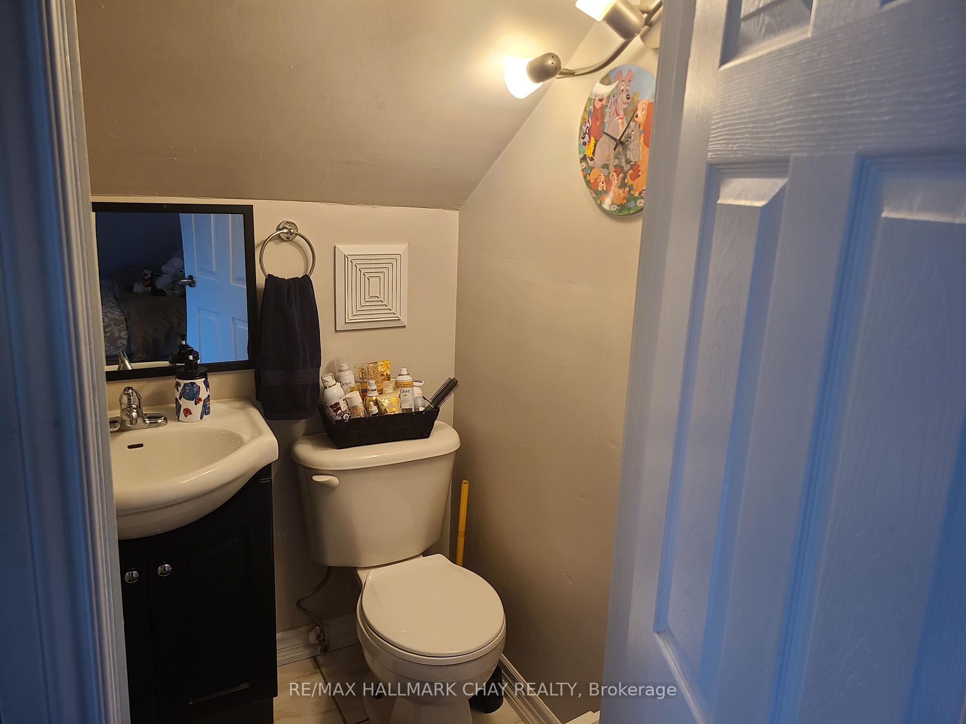 Photo 15 of 27 Paris Street, New Tecumseth, Alliston — HOMEH