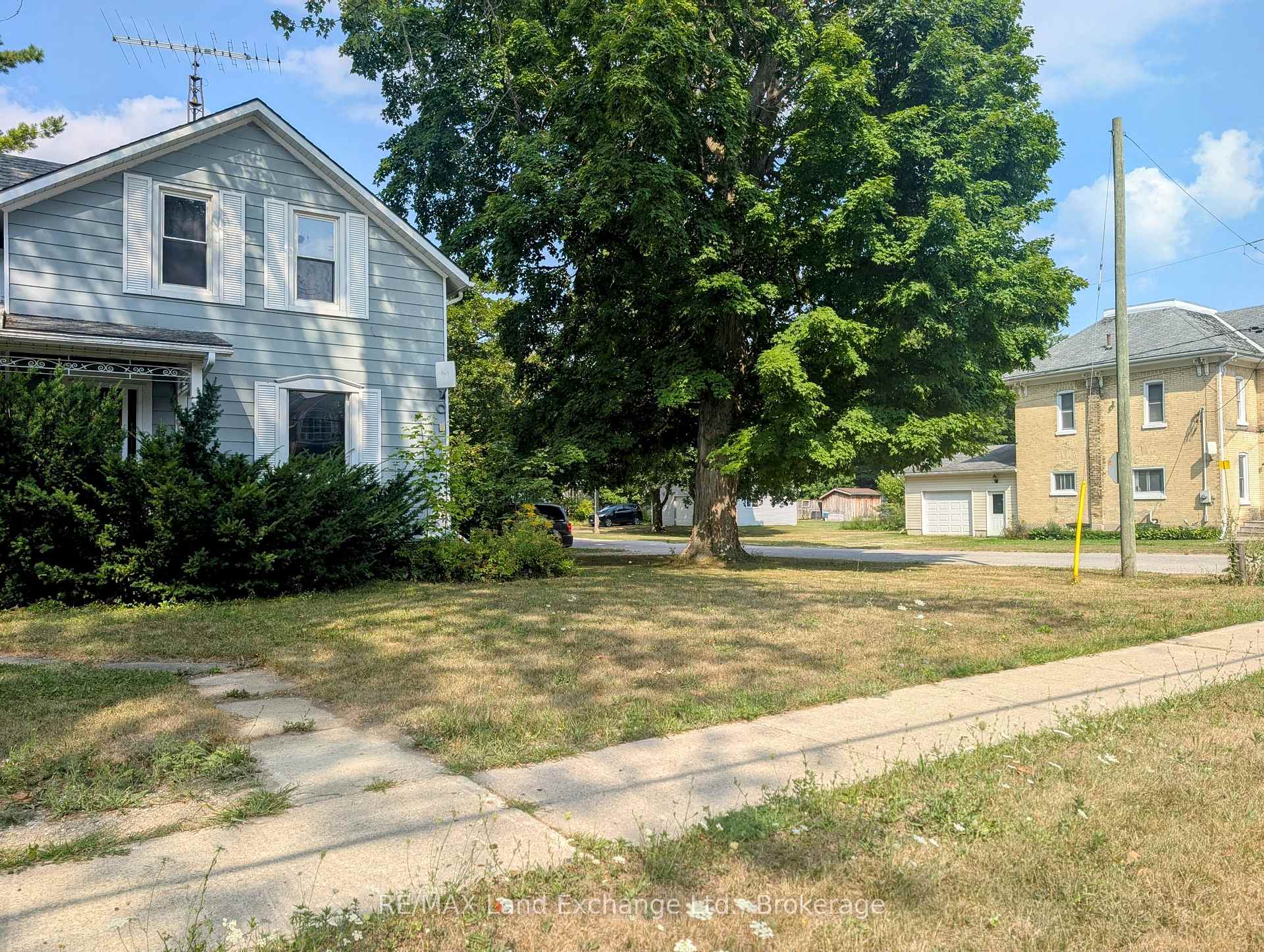 Front of 431 Coombs Street