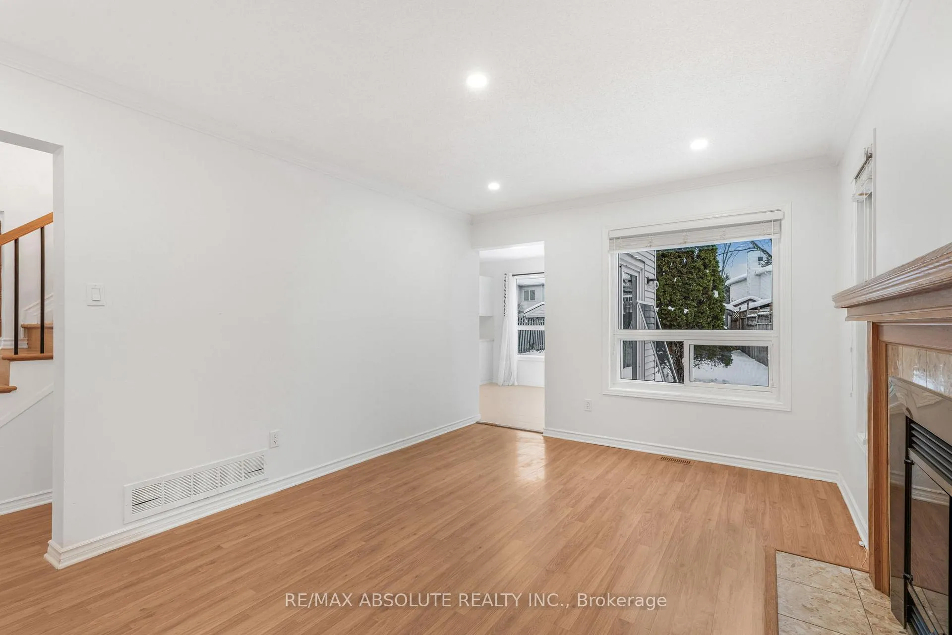Photo 12 of 876 Clearcrest Crescent, Ottawa, Fallingbrook/Ridgemount — HOMEH