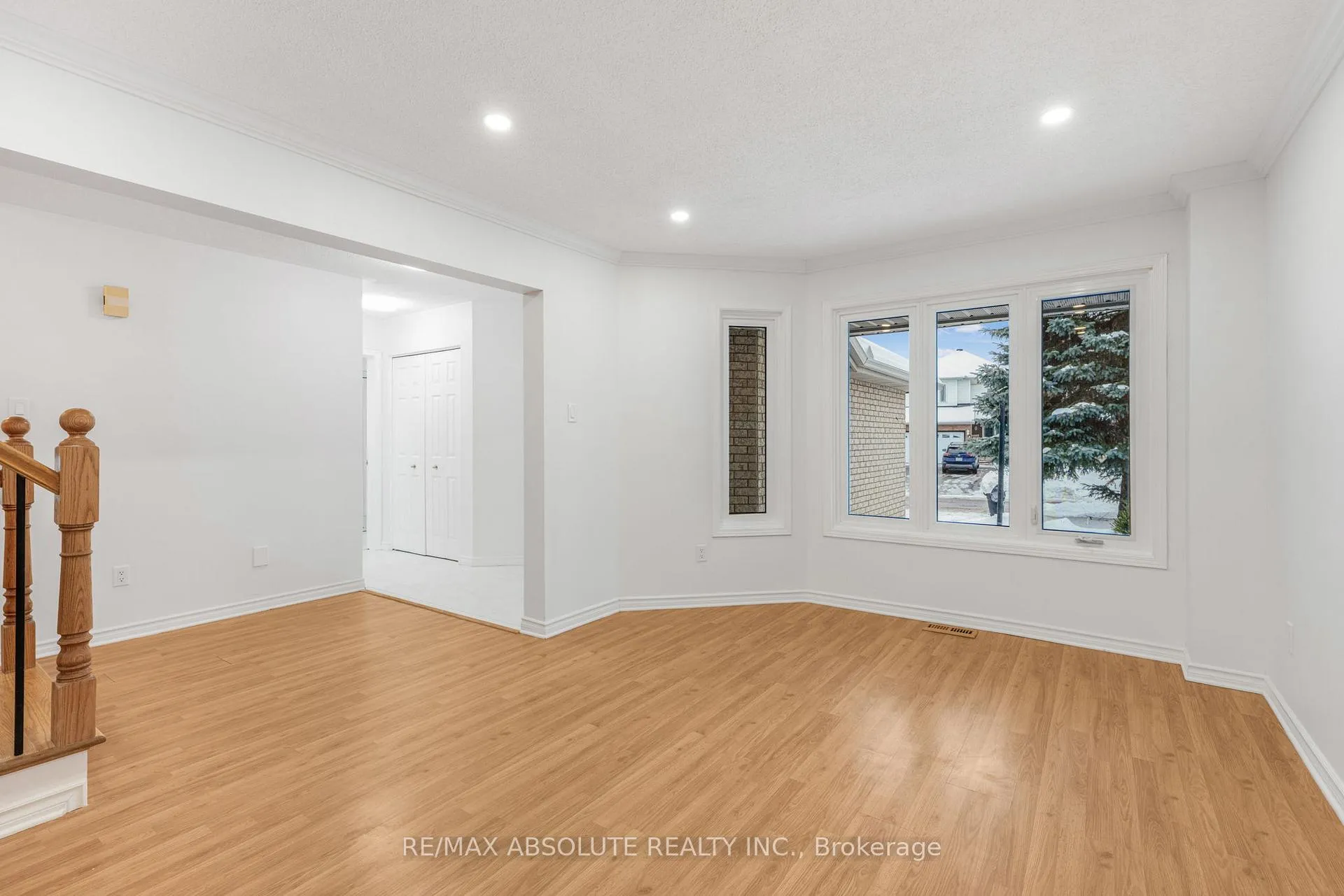 Photo 14 of 876 Clearcrest Crescent, Ottawa, Fallingbrook/Ridgemount — HOMEH