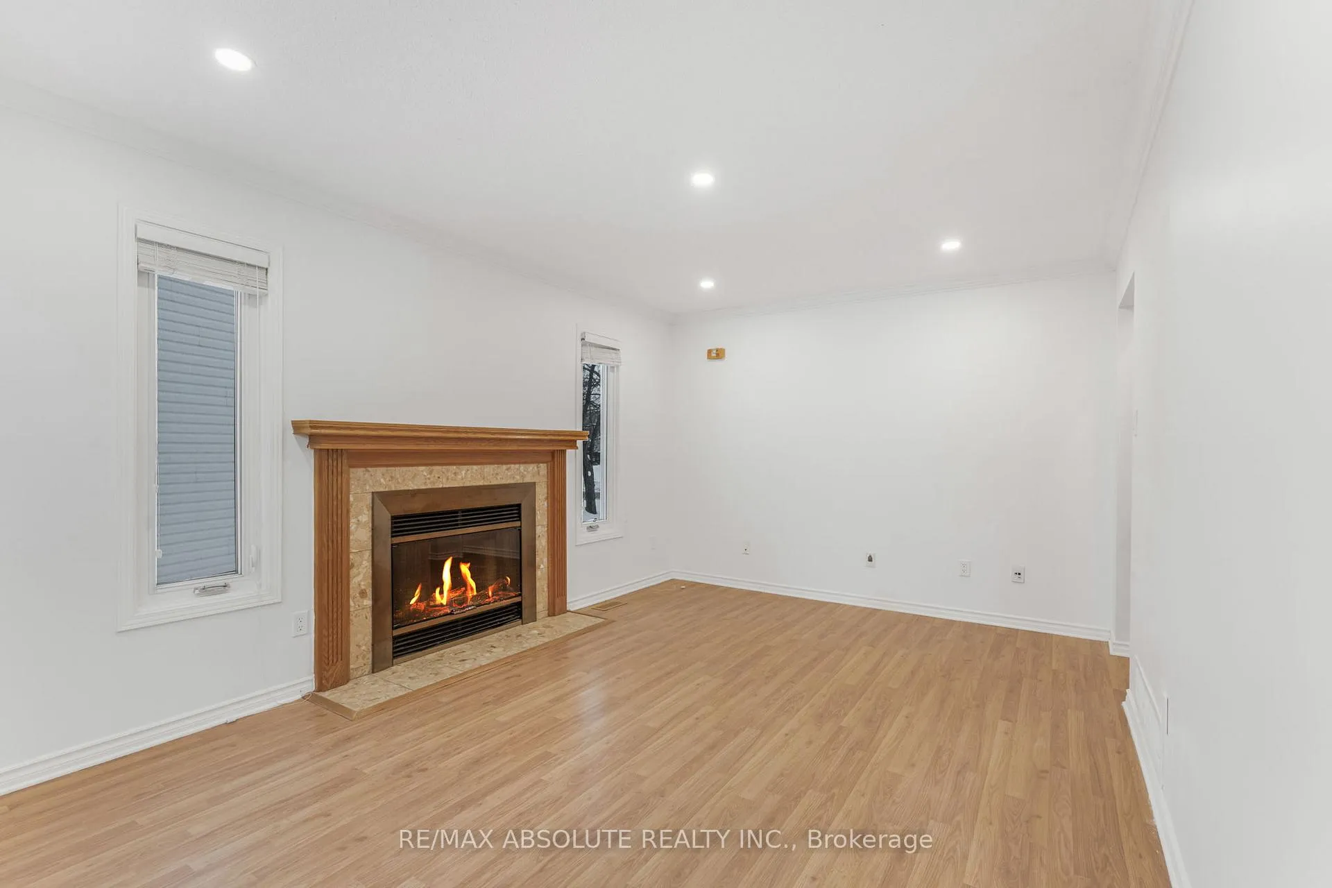 Photo 15 of 876 Clearcrest Crescent, Ottawa, Fallingbrook/Ridgemount — HOMEH