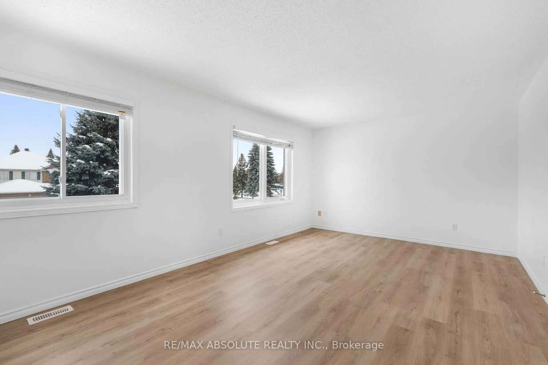 Photo 21 of 876 Clearcrest Crescent, Ottawa, Fallingbrook/Ridgemount — HOMEH