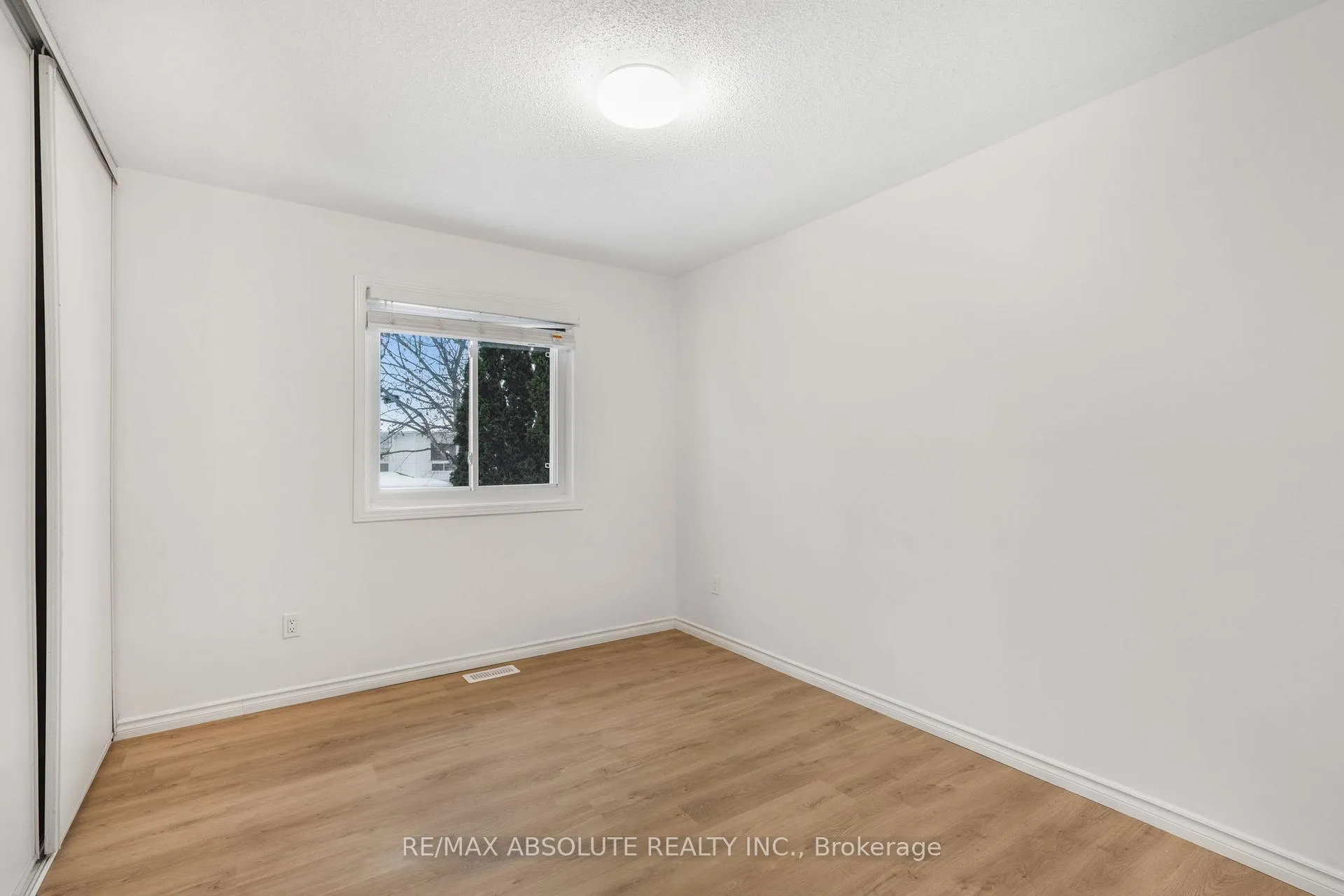 Photo 24 of 876 Clearcrest Crescent, Ottawa, Fallingbrook/Ridgemount — HOMEH