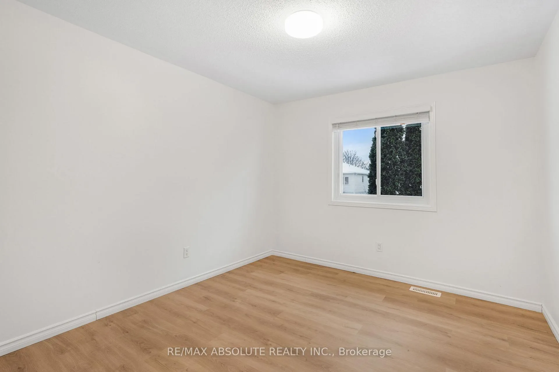 Photo 25 of 876 Clearcrest Crescent, Ottawa, Fallingbrook/Ridgemount — HOMEH