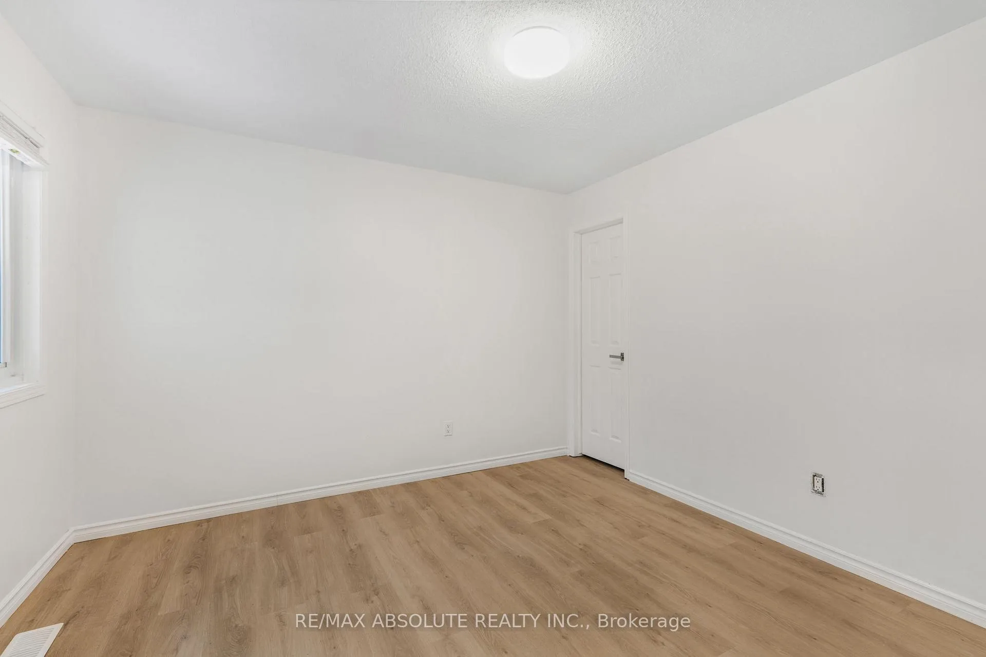 Photo 26 of 876 Clearcrest Crescent, Ottawa, Fallingbrook/Ridgemount — HOMEH