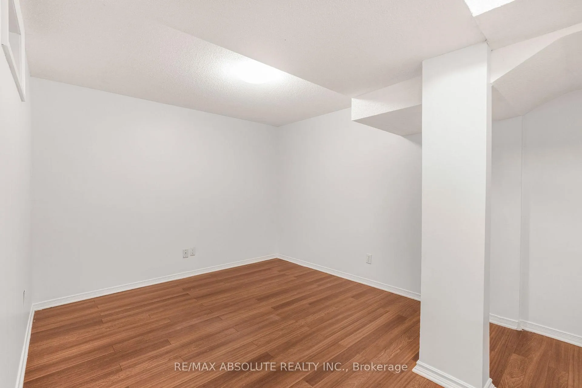 Photo 32 of 876 Clearcrest Crescent, Ottawa, Fallingbrook/Ridgemount — HOMEH