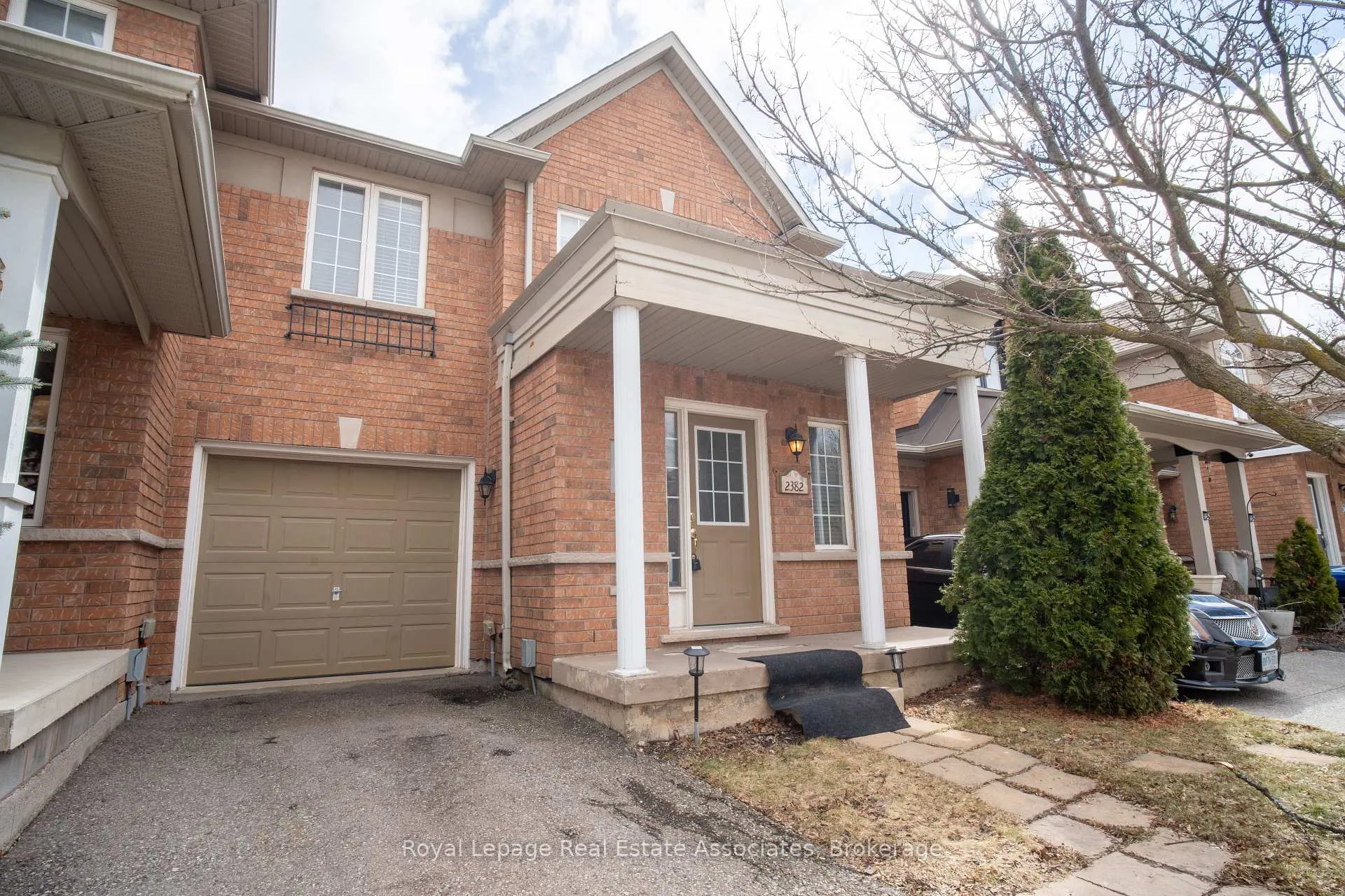 Photo 2 of 2382 Sequoia Way, Oakville, Westmount — HOMEH
