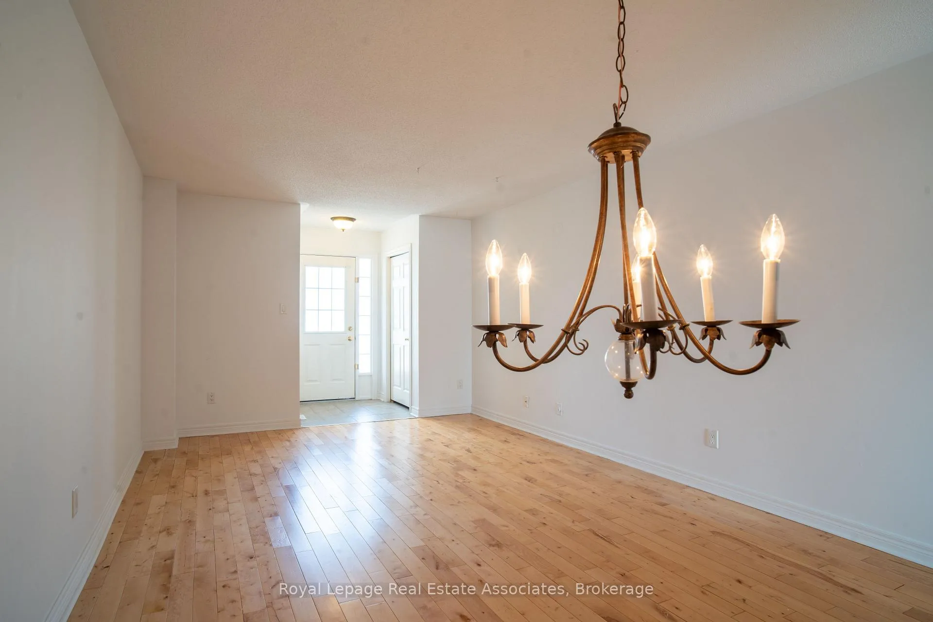 Photo 4 of 2382 Sequoia Way, Oakville, Westmount — HOMEH