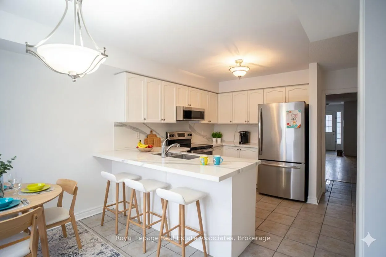 Photo 9 of 2382 Sequoia Way, Oakville, Westmount — HOMEH