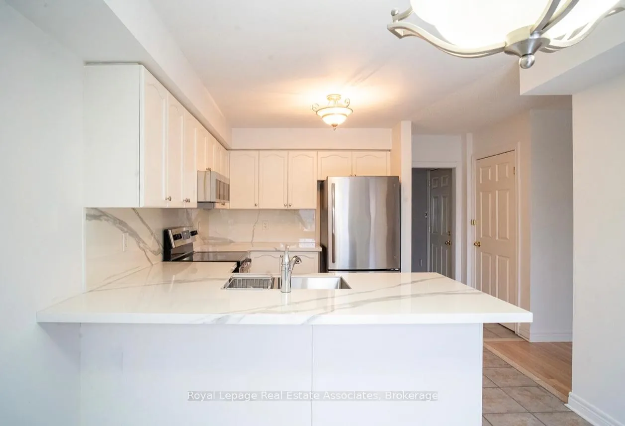 Photo 11 of 2382 Sequoia Way, Oakville, Westmount — HOMEH