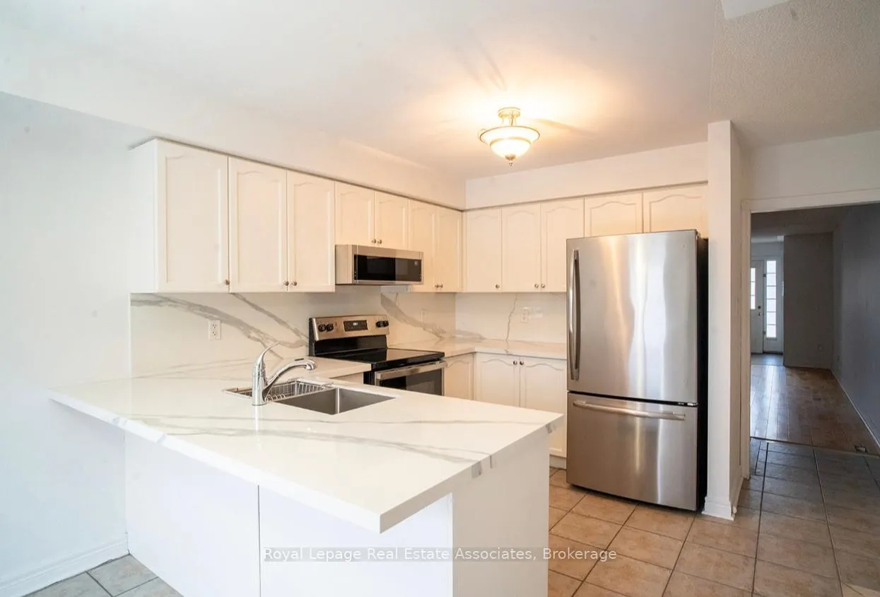 Photo 12 of 2382 Sequoia Way, Oakville, Westmount — HOMEH