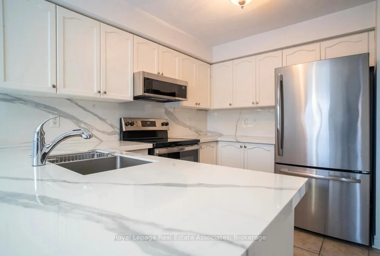 Photo 13 of 2382 Sequoia Way, Oakville, Westmount — HOMEH