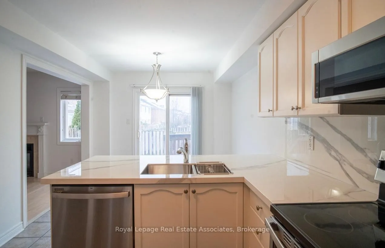 Photo 15 of 2382 Sequoia Way, Oakville, Westmount — HOMEH
