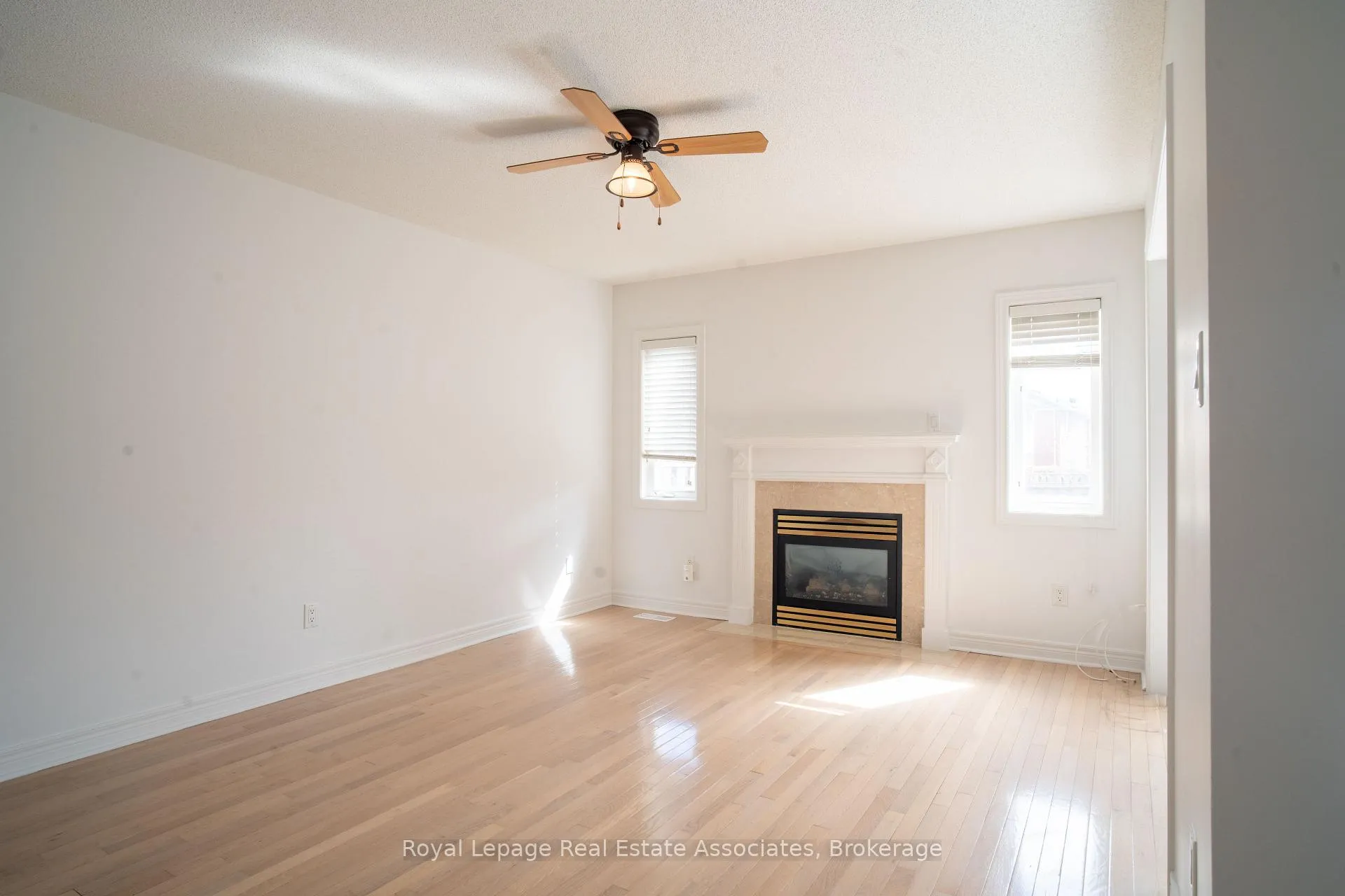 Photo 20 of 2382 Sequoia Way, Oakville, Westmount — HOMEH