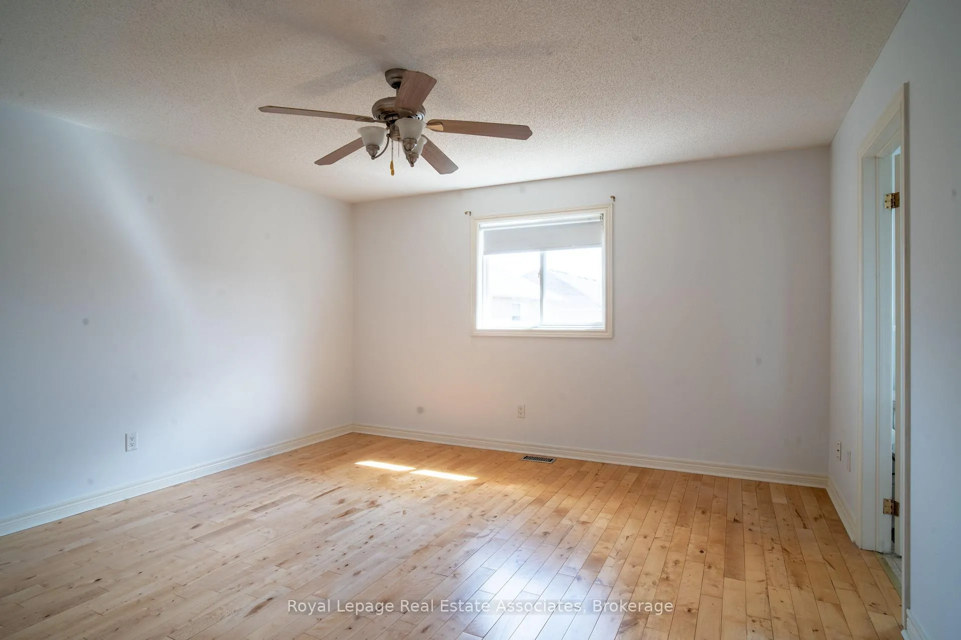 Photo 26 of 2382 Sequoia Way, Oakville, Westmount — HOMEH