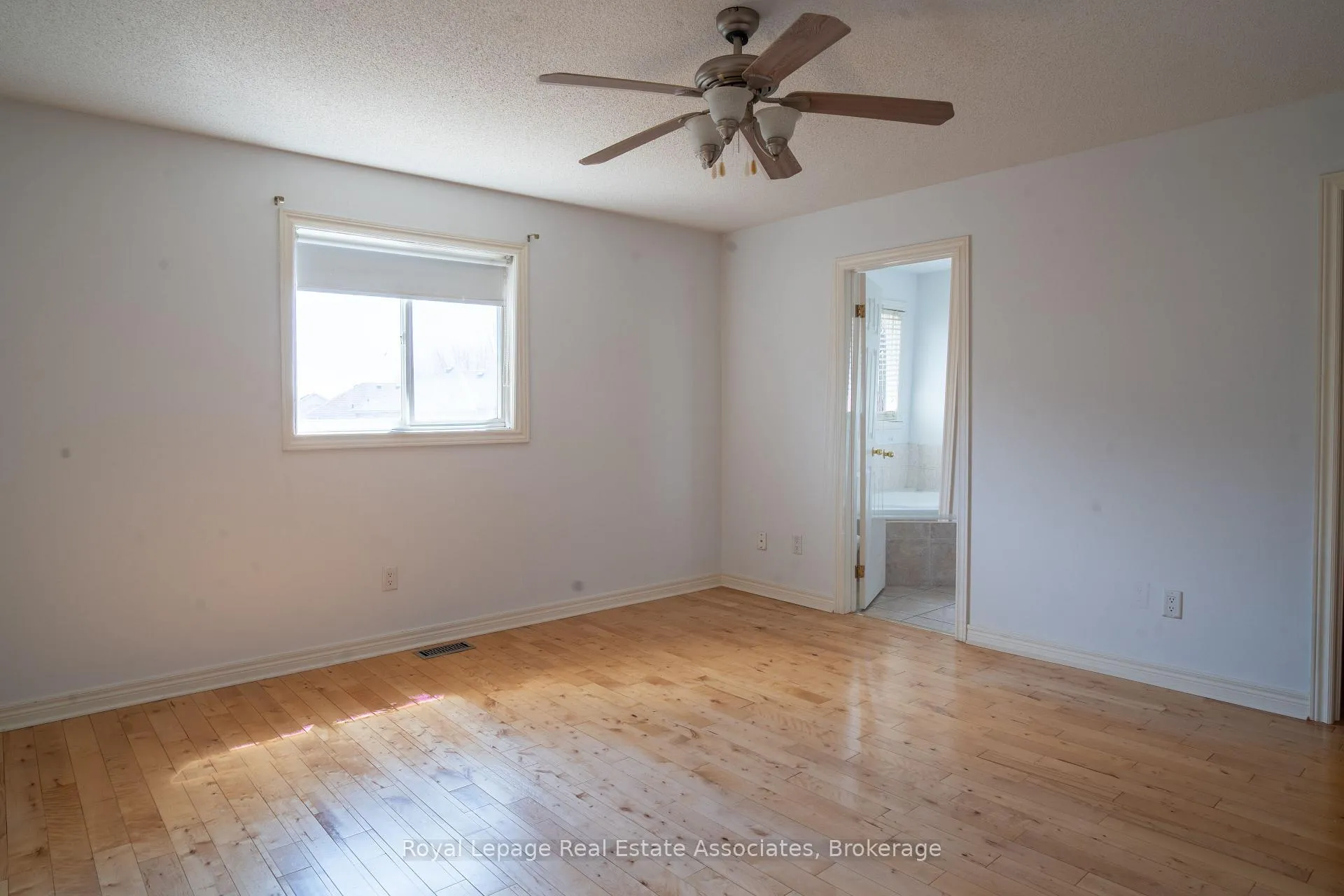 Photo 28 of 2382 Sequoia Way, Oakville, Westmount — HOMEH
