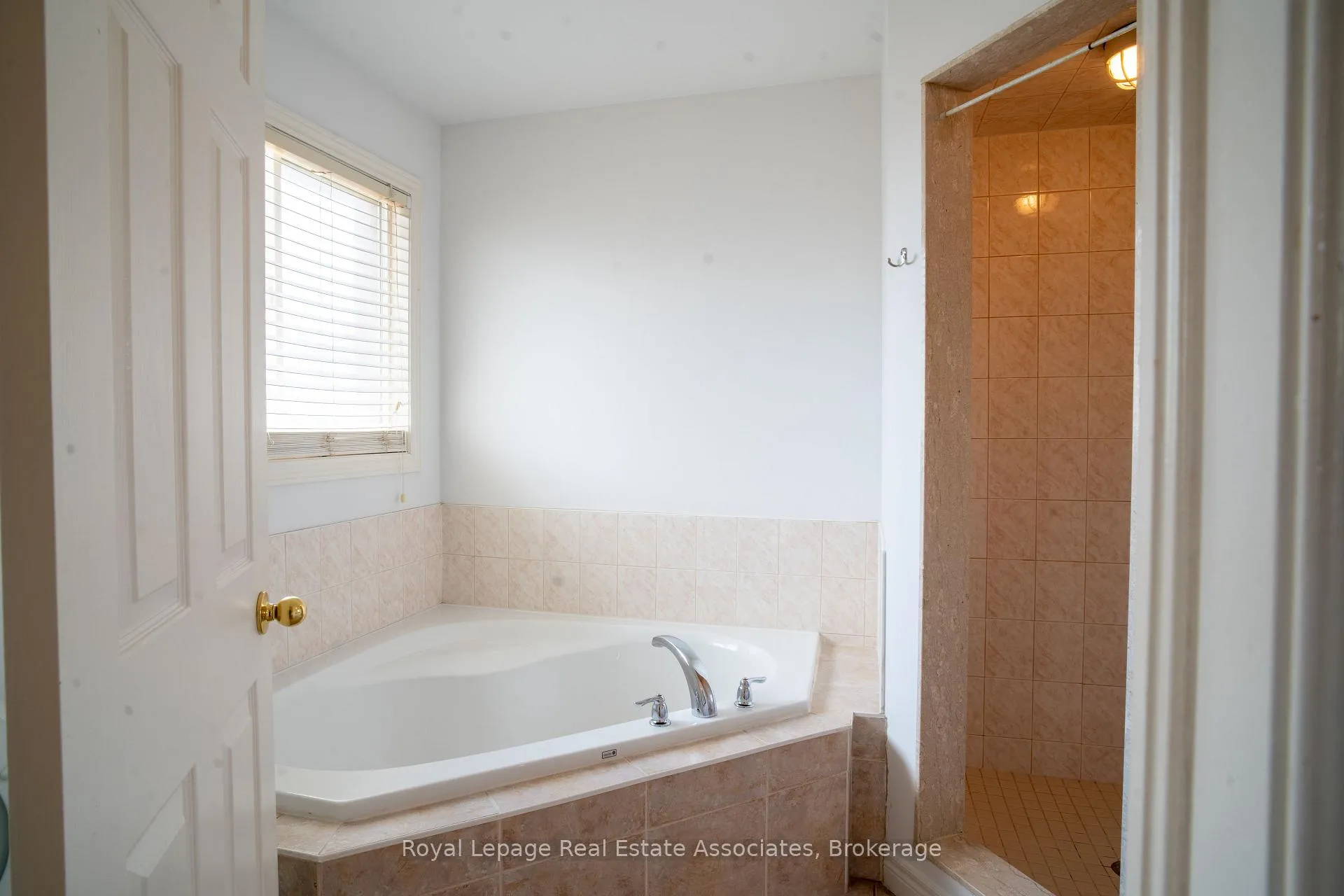 Photo 30 of 2382 Sequoia Way, Oakville, Westmount — HOMEH