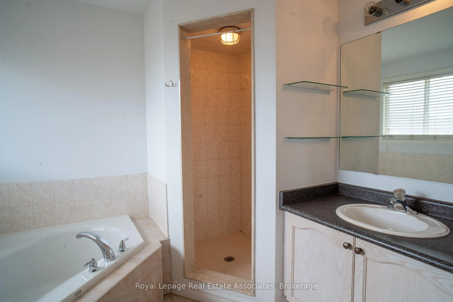 Photo 31 of 2382 Sequoia Way, Oakville, Westmount — HOMEH