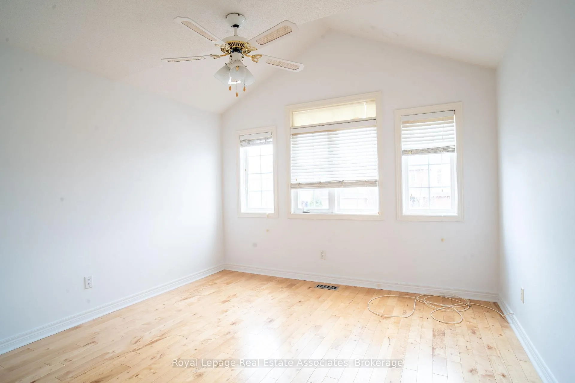 Photo 34 of 2382 Sequoia Way, Oakville, Westmount — HOMEH