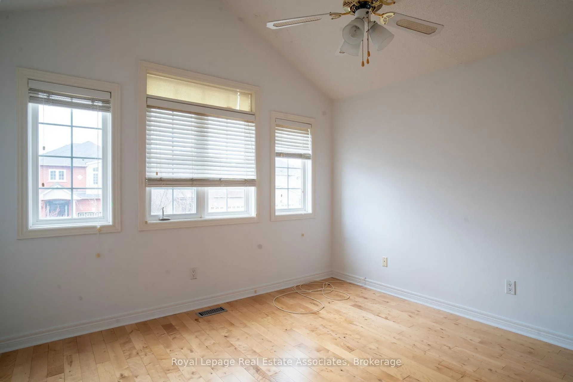 Photo 36 of 2382 Sequoia Way, Oakville, Westmount — HOMEH