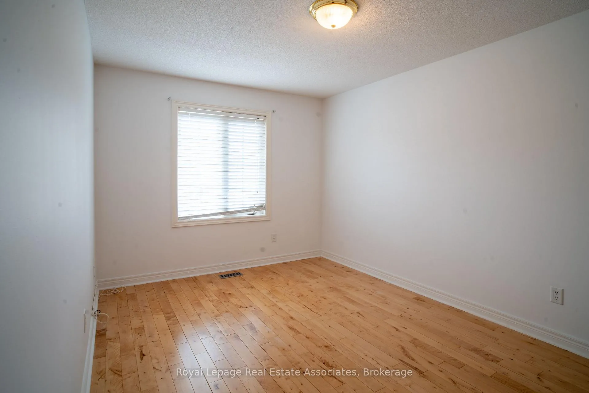 Photo 38 of 2382 Sequoia Way, Oakville, Westmount — HOMEH