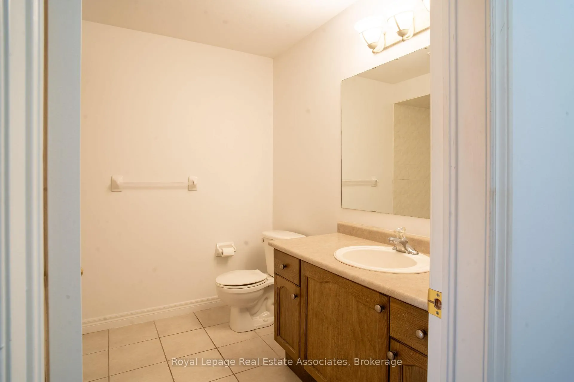 Photo 42 of 2382 Sequoia Way, Oakville, Westmount — HOMEH
