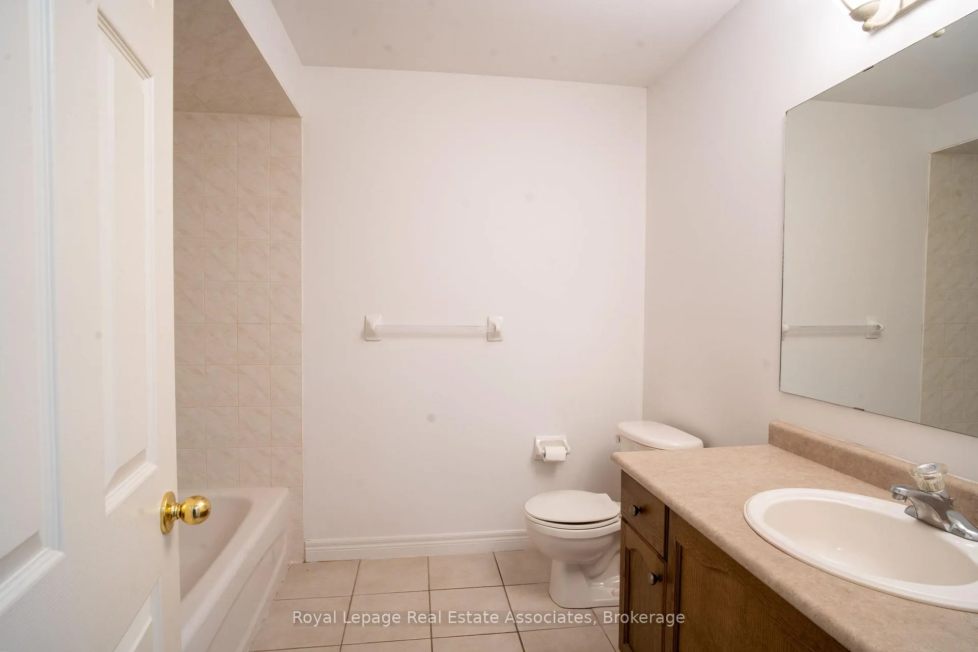 Photo 43 of 2382 Sequoia Way, Oakville, Westmount — HOMEH