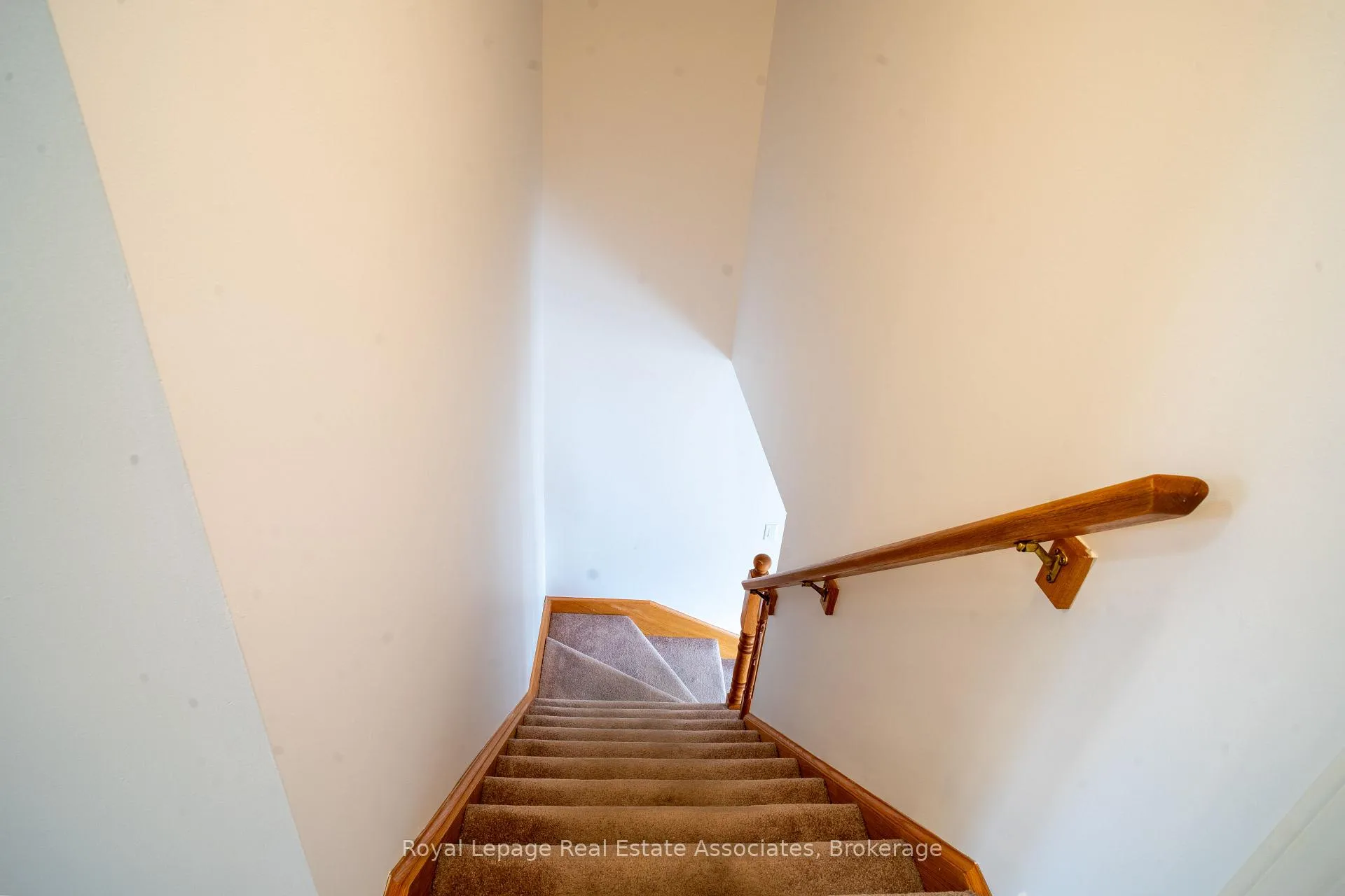 Photo 44 of 2382 Sequoia Way, Oakville, Westmount — HOMEH