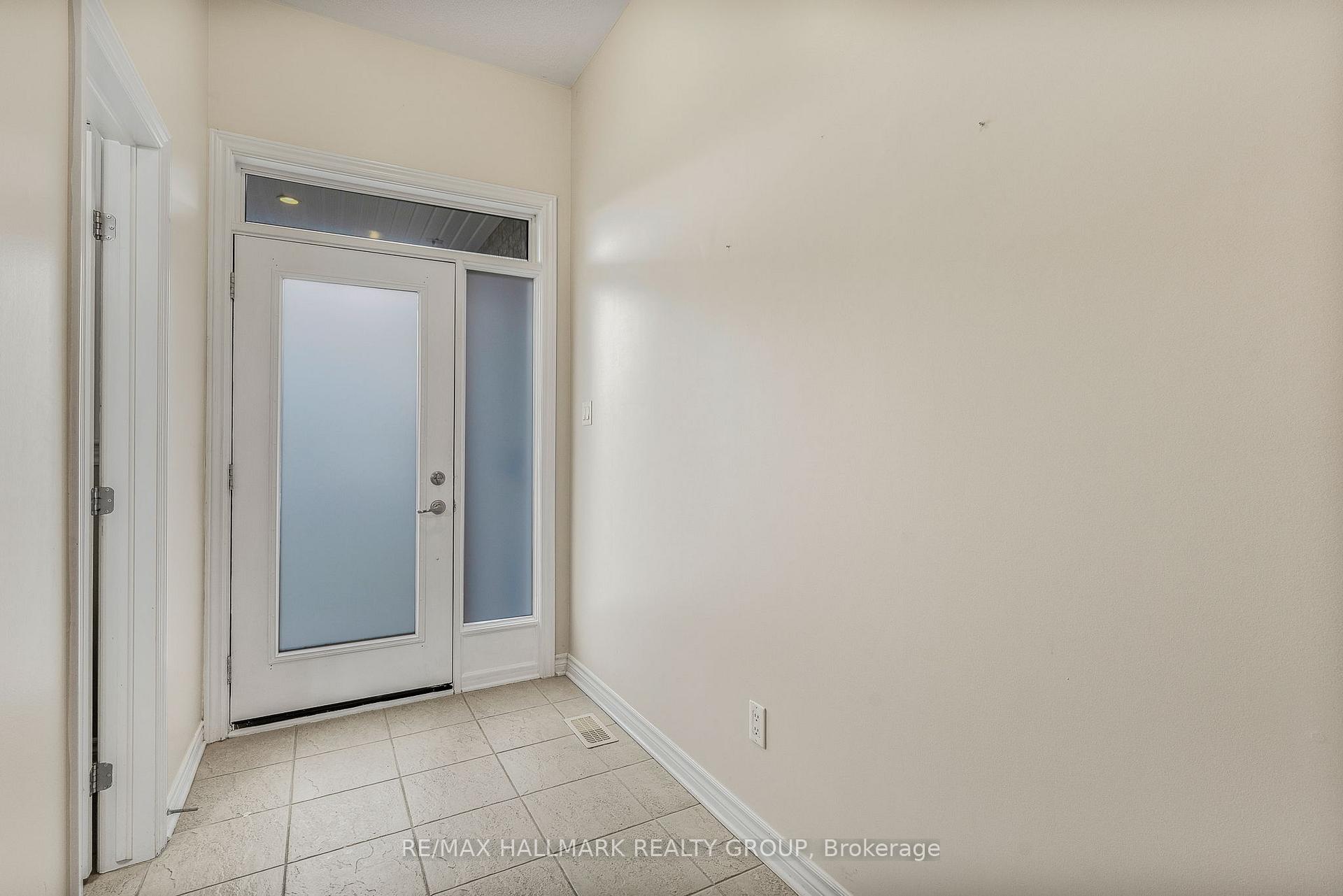 Photo 3 of 334 Grammond Circle, Ottawa, Avalon West — HOMEH