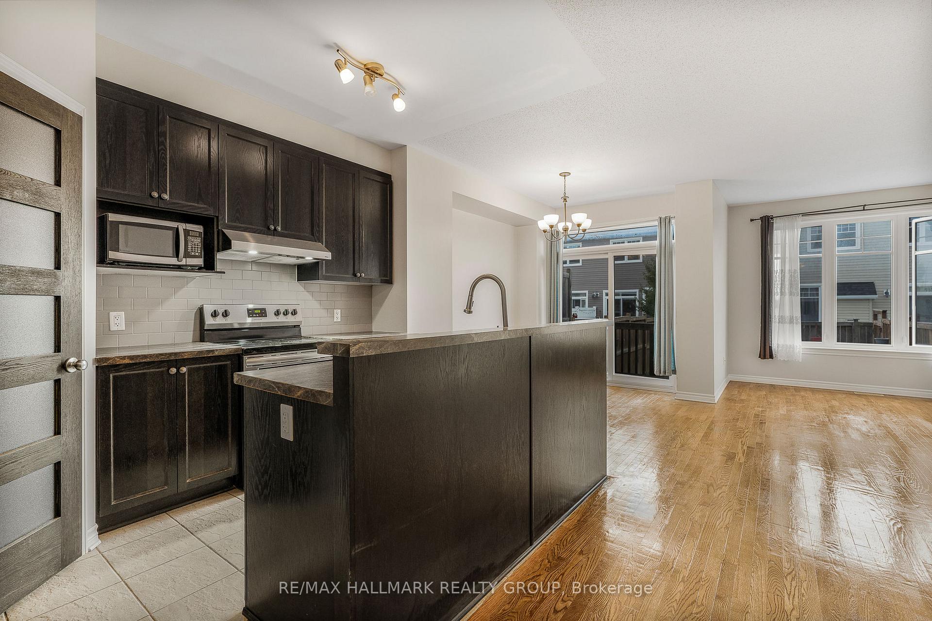 Photo 5 of 334 Grammond Circle, Ottawa, Avalon West — HOMEH