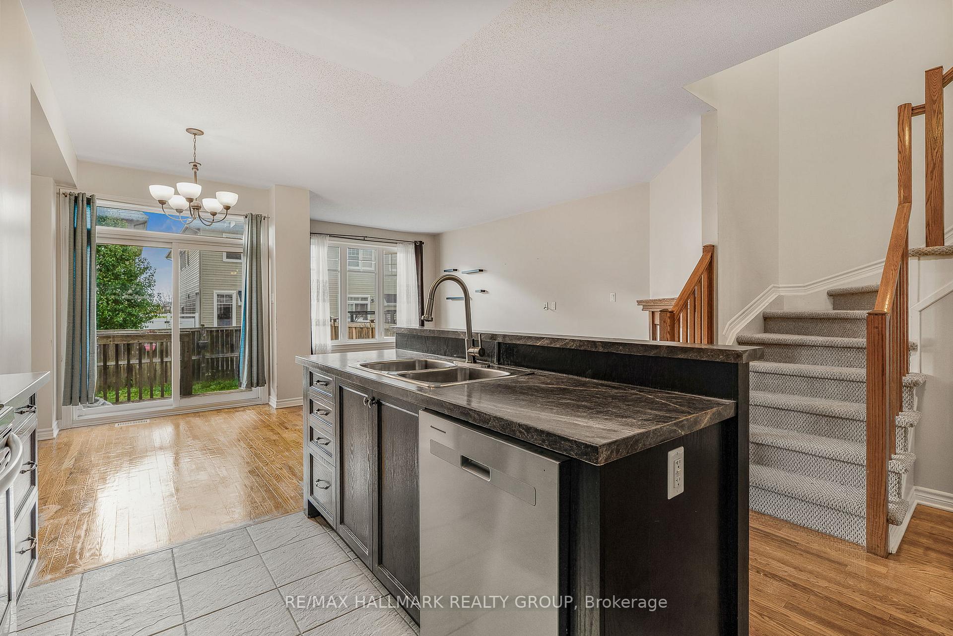 Photo 8 of 334 Grammond Circle, Ottawa, Avalon West — HOMEH