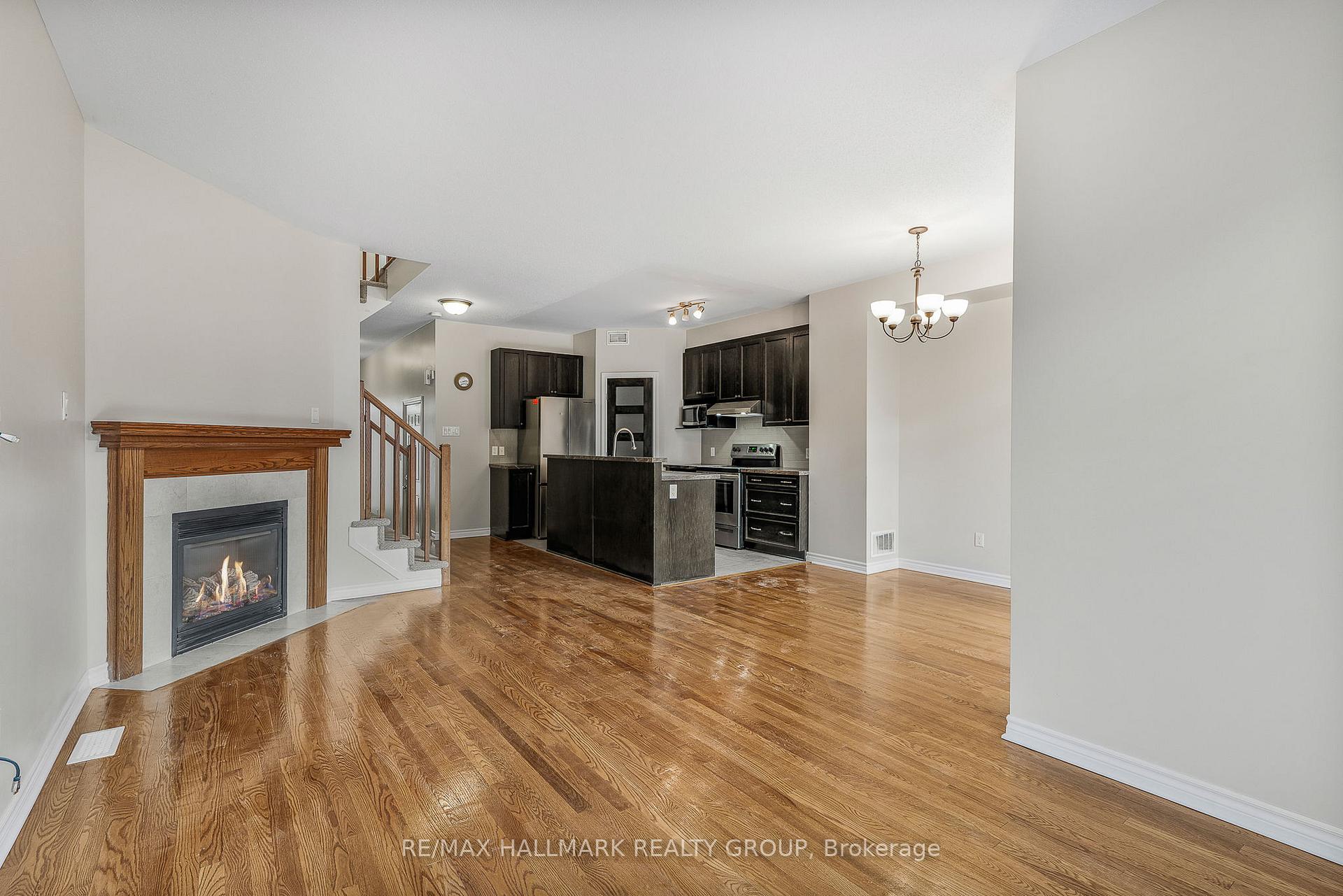 Photo 10 of 334 Grammond Circle, Ottawa, Avalon West — HOMEH