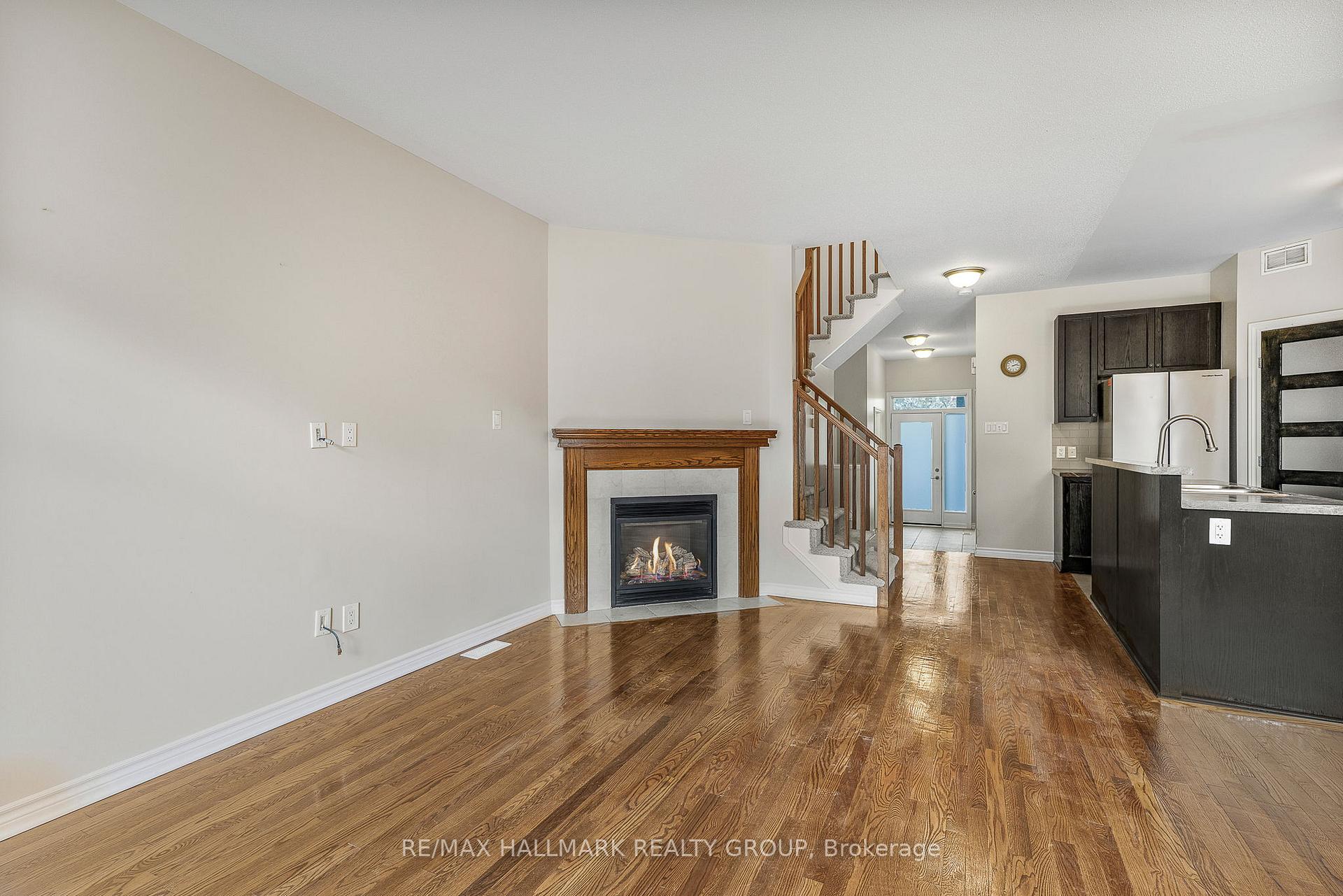 Photo 11 of 334 Grammond Circle, Ottawa, Avalon West — HOMEH