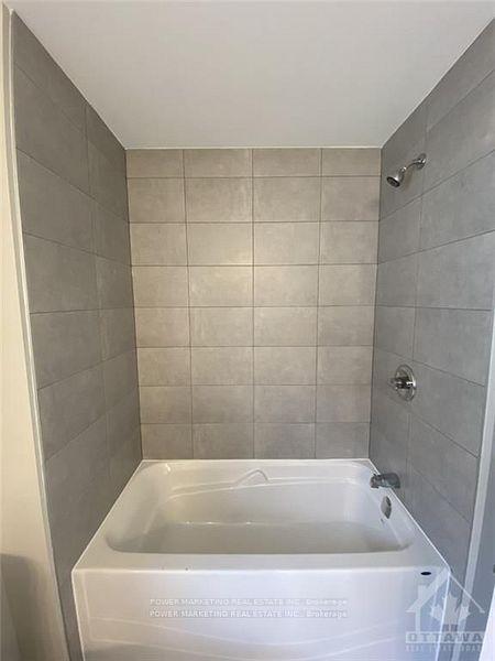 Photo 13 of 618 Decoeur Drive, Ottawa, Avalon West — HOMEH