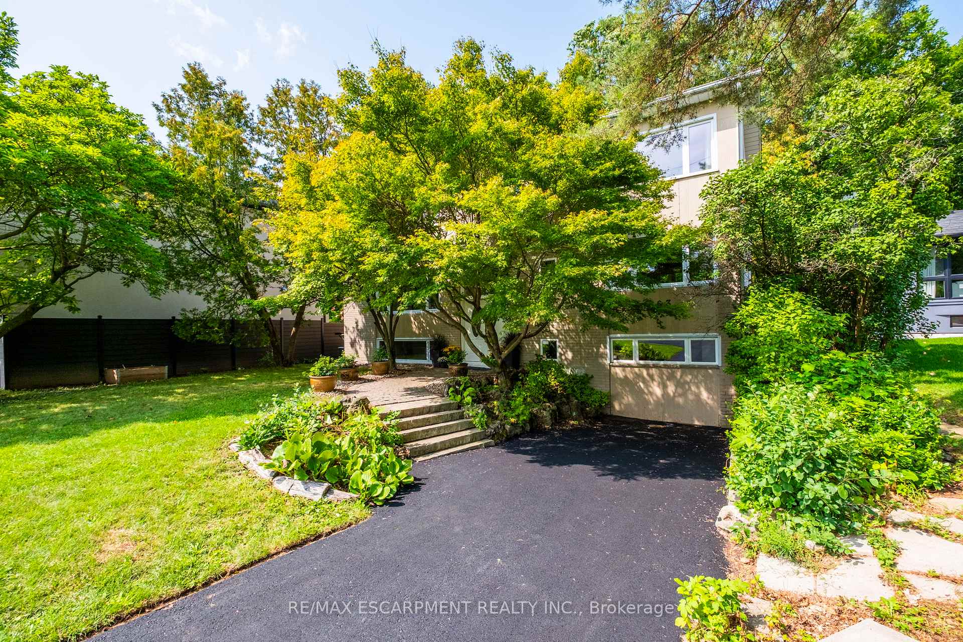 Photo 3 of 463 Grand Boulevard, Oakville, Falgarwood — HOMEH